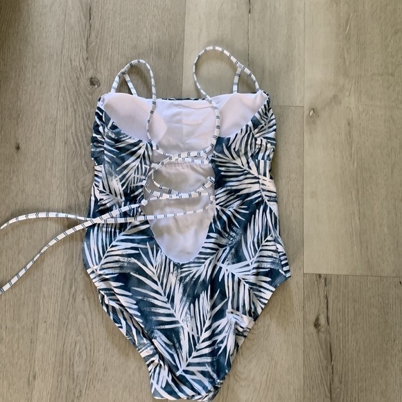 NWT Splendid Stormy Story Lace Up One-Piece Swimsuit tropical print blue white L - Picture 10 of 11